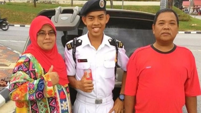 Almarhum Zulfarhan bersama kedua orang tuanya