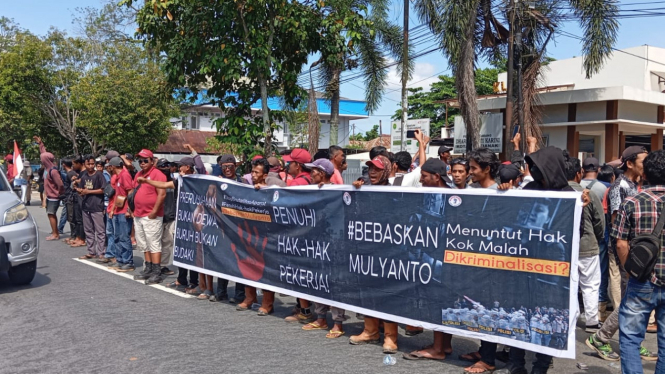 Aksi Unjuk Rasa di Pengadilan Negeri (PN) Pontianak