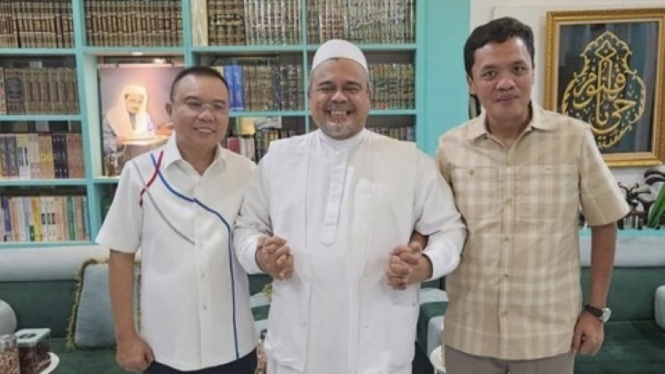 Dasco dan Habiburokhman mengapit Habib Rizieq