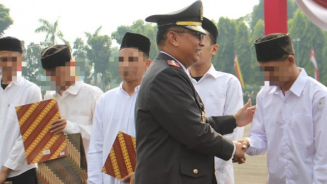 Kepala Rutan Depok Lamarta Surbakti saat memberikan remisi