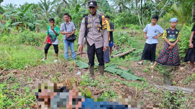 Polisi Mengecek Penemuan Mayat di Kubu Raya