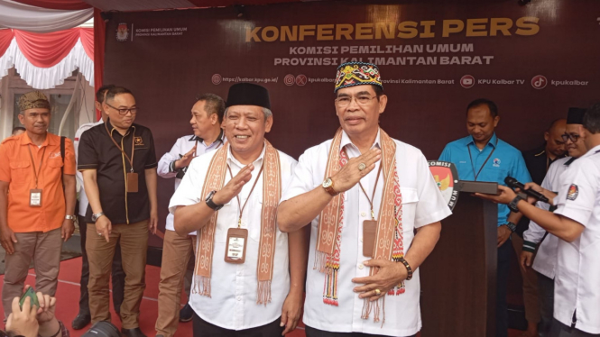 Muda Mahendrawan dan Jakius Sinyor mendaftar ke KPU Kalbar