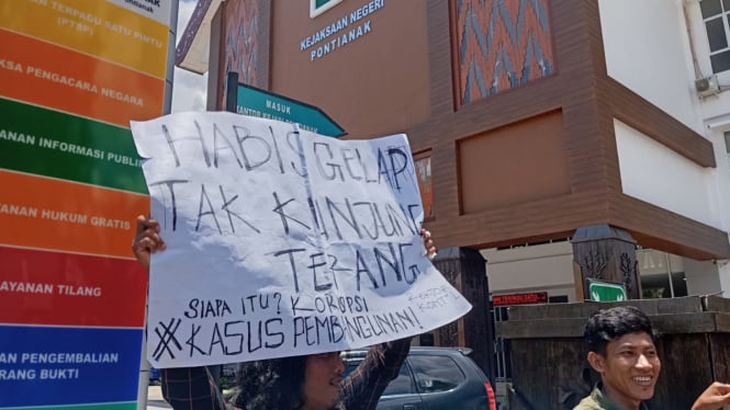 Aliansi Mahasiswa Demo Kejari Pontianak