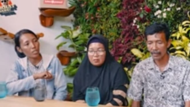 Potret Marliyana dan Keluarga di Podcas Denny Sumargo