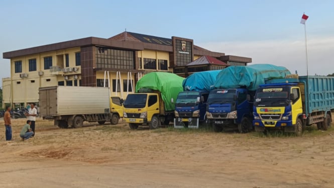 Kepolisian Polres Kubu Raya Mengamankan Tiga Unit Truk Bermuatan Rotan