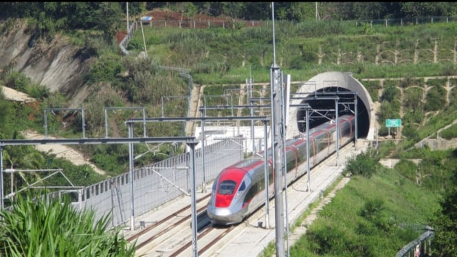 Ilustrasi gempa Bandung dan kereta cepat Whoosh