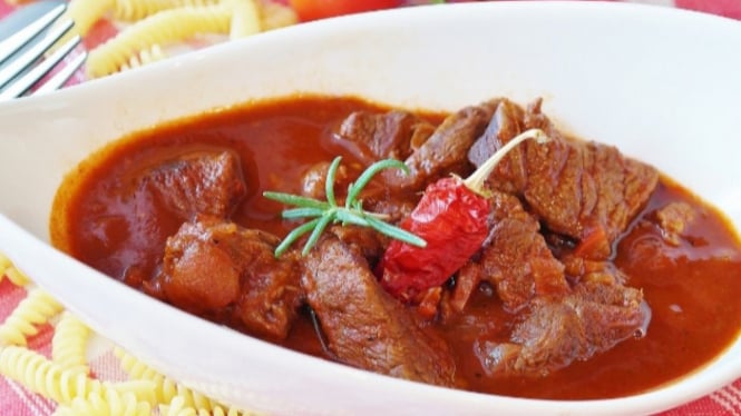 Semur daging sapi empuk dan gurih