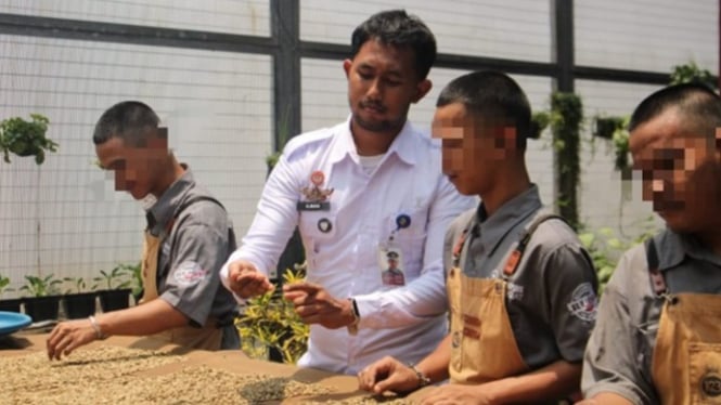 Pelatihan cara meracik kopi ala Rutan Depok