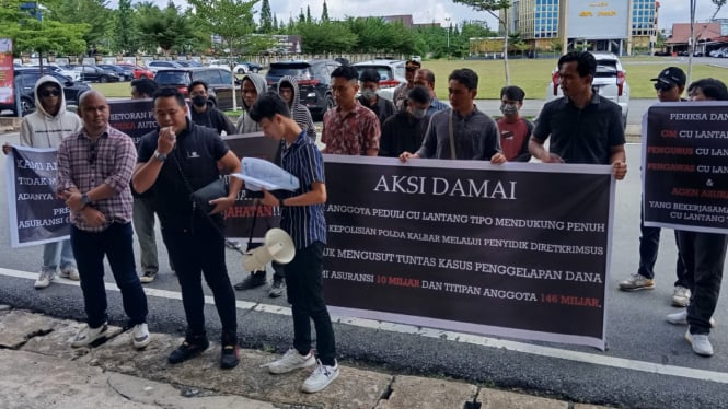 Anggota Credit Union (CU) Lantang Tipo Demo Polda Kalbar