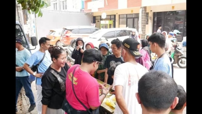 Relawan Supian-Chandra Gelar Pasar Murah Bagi Warga Depok