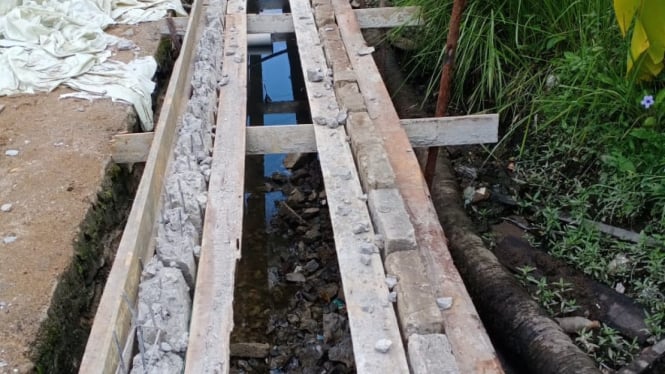 Proyek saluran drainase di Jalan Ya'Sabran,Pontianak Timur