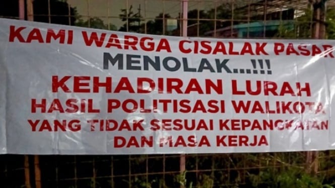 Viral spanduk tolak Lurah Cisalak Pasar jelang Pilkada Depok