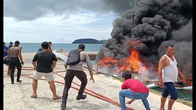 Speed Boat Rombongan Cagub Malut Terbakar