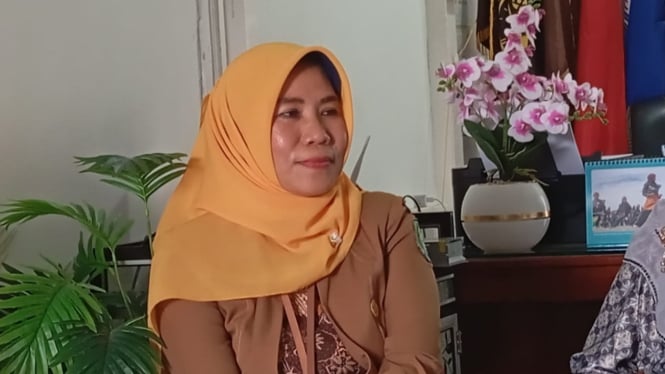 Kepala Sekolah SMAN 1 Sungai Raya, Aisyah