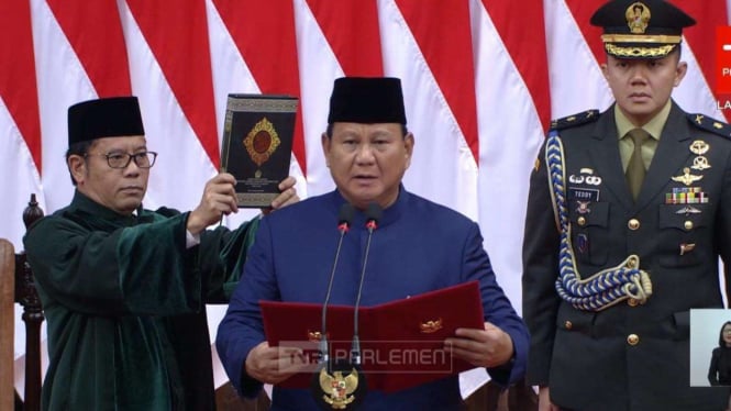 Momen Harmonis Prabowo Sapa Ganjar-Anies