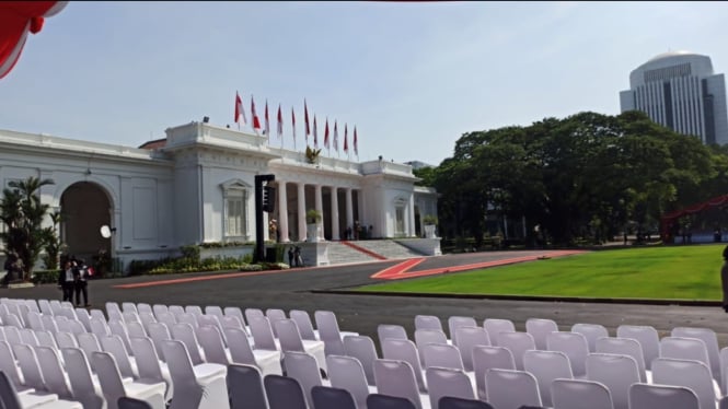 Tampilan Istana yang Makin Cantik dengan Dekorasi Bunga