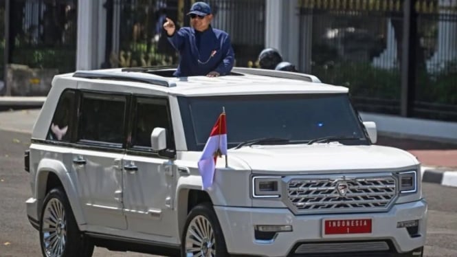 Prabowo Larang Menteri dan Pejabat Eselon 1 Gunakan Mobil Import