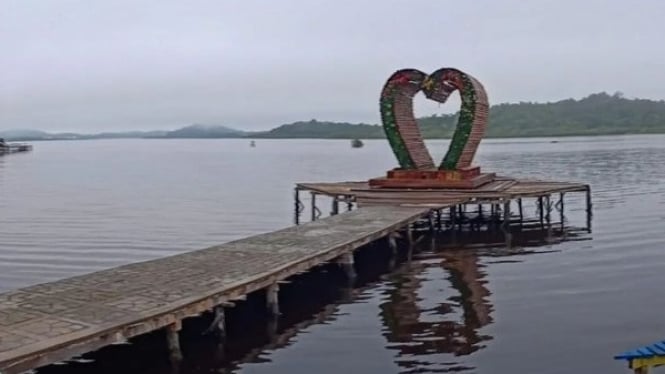 Destinasi Danau Laet di Kecamatan Tayan Hilir, Sanggau.