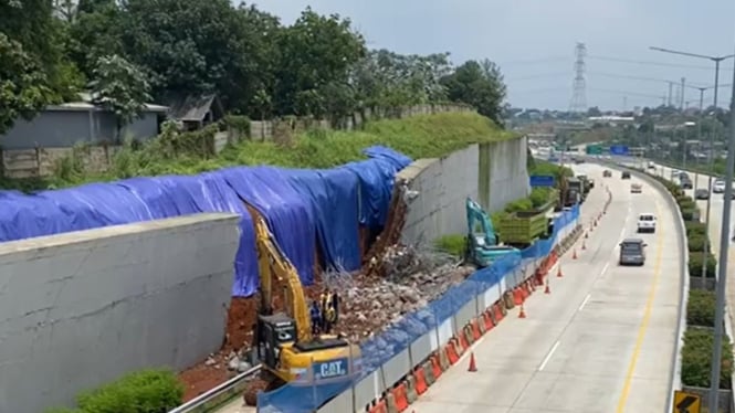 Akibat Hujan Deras, Dinding Penahan Tanah Tol Serpong - Cinere longsor