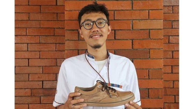 Nurman Farieka ubah kulit ceker jadi sepatu