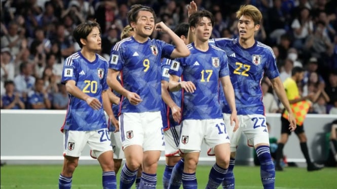 timnas Jepang saat melakukan selebrasi