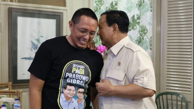 Hasan Nasbi bersama Prabowo Subianto