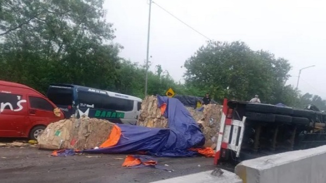 Kecelakaan beruntun di Tol Purbaleunyi-Cipularang KM 92