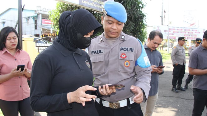 Propam Polres Ketapang Sidak Handphone Anggota