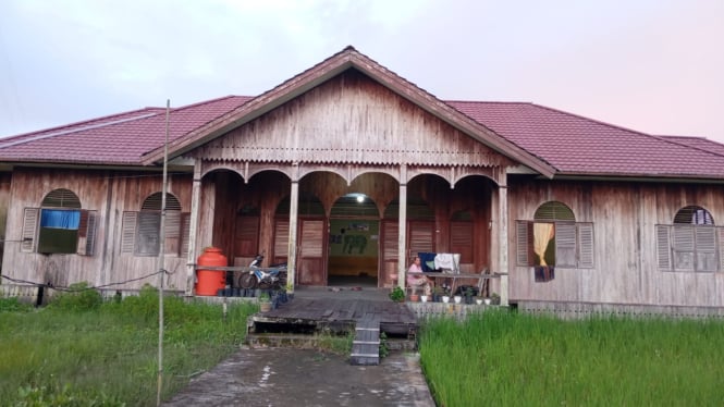 Istana Kerajaan Kubu di Desa Kubu, Kabupaten Kubu Raya, Kalbar