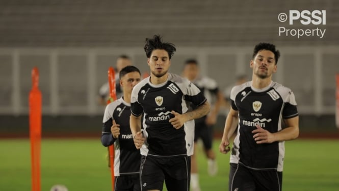 Kevin Diks saat menjalani latihan bersama Timnas Indonesia