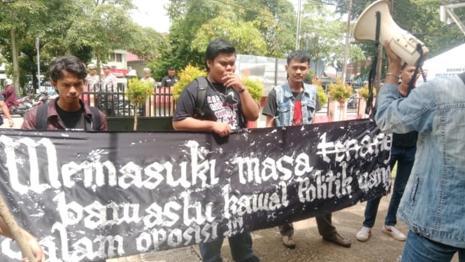 Solmadapar Kalbar Demo Kantor Bawaslu Provinsi Kalbar