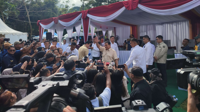 Potret Presiden Prabowo Ketika Nyoblos di TPS 08 Bojong Koneng