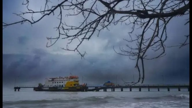 Pelabuhan Merak Ditutup Sementara Tak Layani Penyeberangan