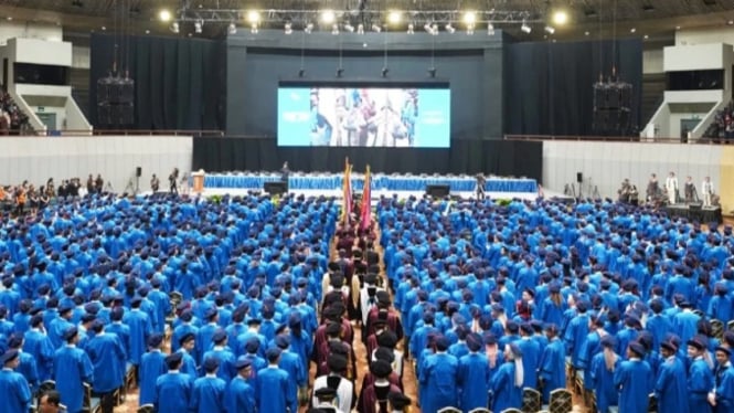 Wisuda Binus University ke-70