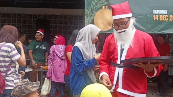 Berbagi kasih di Gereja Rock Home Depok