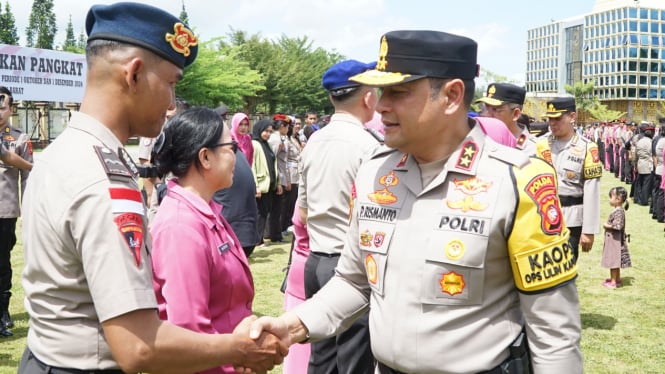 847 Personel Polri Polda Kalbar Naik Pangkat