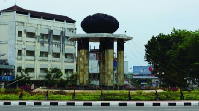 Tugu Batu Satam di Belitung