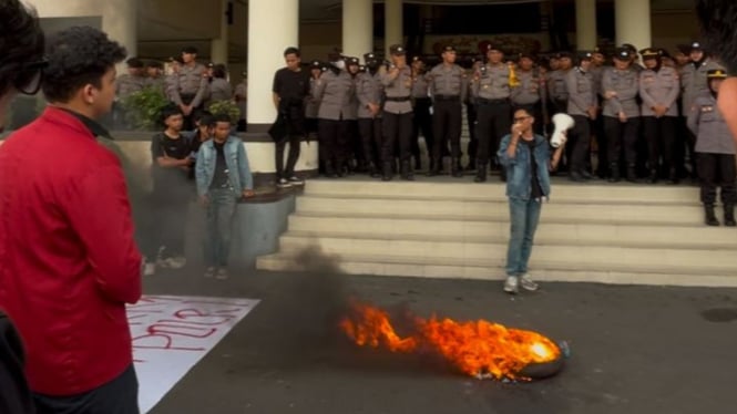 BEM SI Kalbar gelar demonstrasi di kantor DPRD Provinsi Kalbar