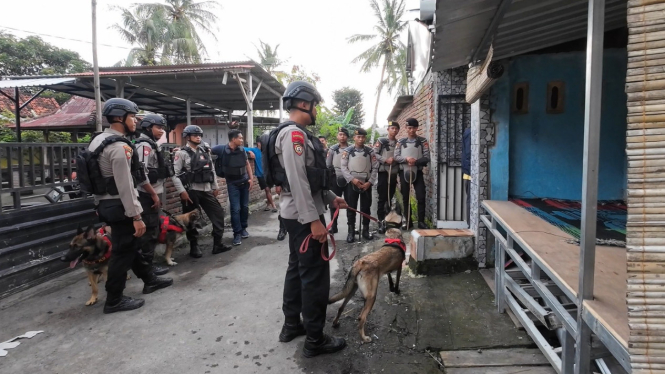 Gerebek Kampung Narkoba, Polda NTB menerjunkan K-9