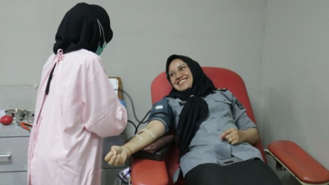 Aksi peduli petugas Lapas Cibinong saat donor darah