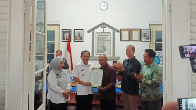 Wakil Wali Kota Depok, Chandra bersama Dubes Belanda (kemeja hitam)