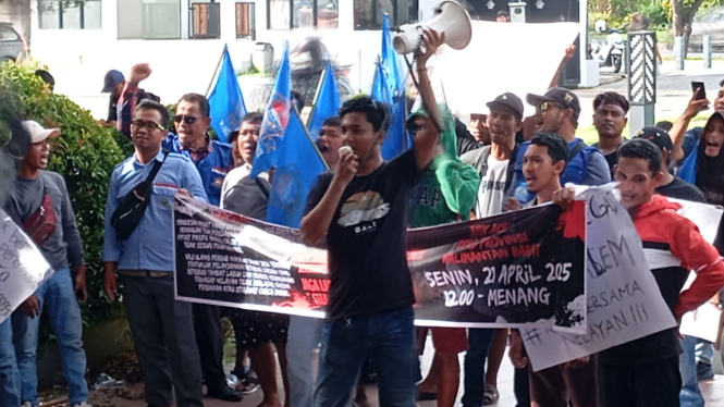 Sejumlah Nelayan dan Mahasiswa Demo Kantor DPRD Provinsi Kalbar