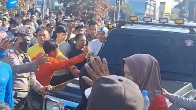 Mobil jip nyaris diamuk gegara terobos kerumunan CFD Depok
