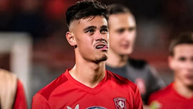 Bek Timnas Indonesia Mees Hilgers kena semprit eks Ajax