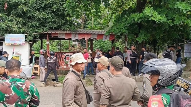 Aparat gabungan razia preman berkedok ormas di Depok