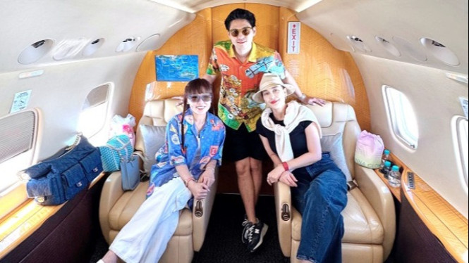Luna Maya bersama pemilik Hana Glow