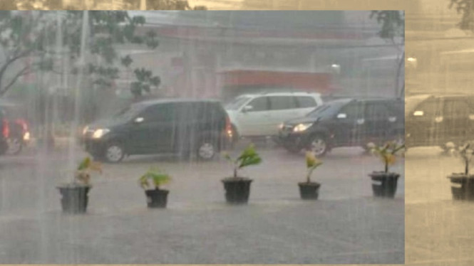 Hujan mengguyur kota besar Indonesia hari ini