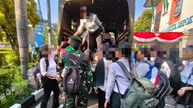 Pelajar Depok masuk barak militer Divisi 1 Kostrad Cilodong