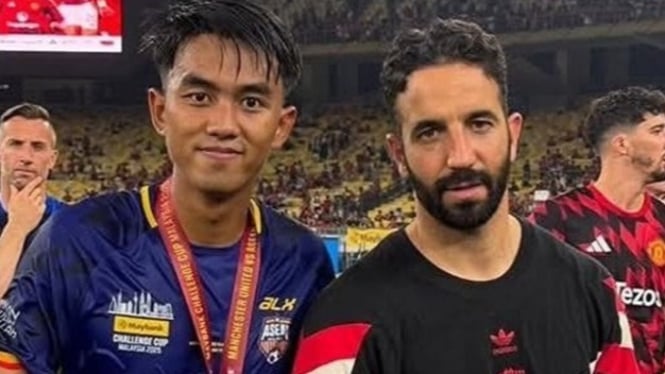 Kakang Rudianto Persib bersama pelatih Manchester United