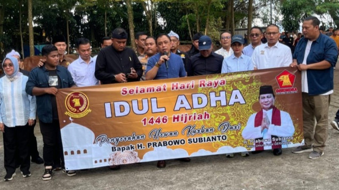 Potret foto bersama usai penyerahan sapi kurban presiden Prabowo